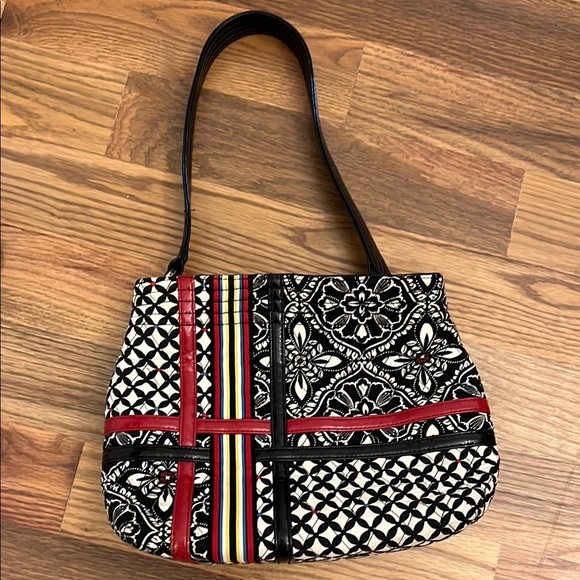 Vera Bradley Handbag and Change Purse Black and Red Patterned Shoulder Bag - Picture 6 of 10